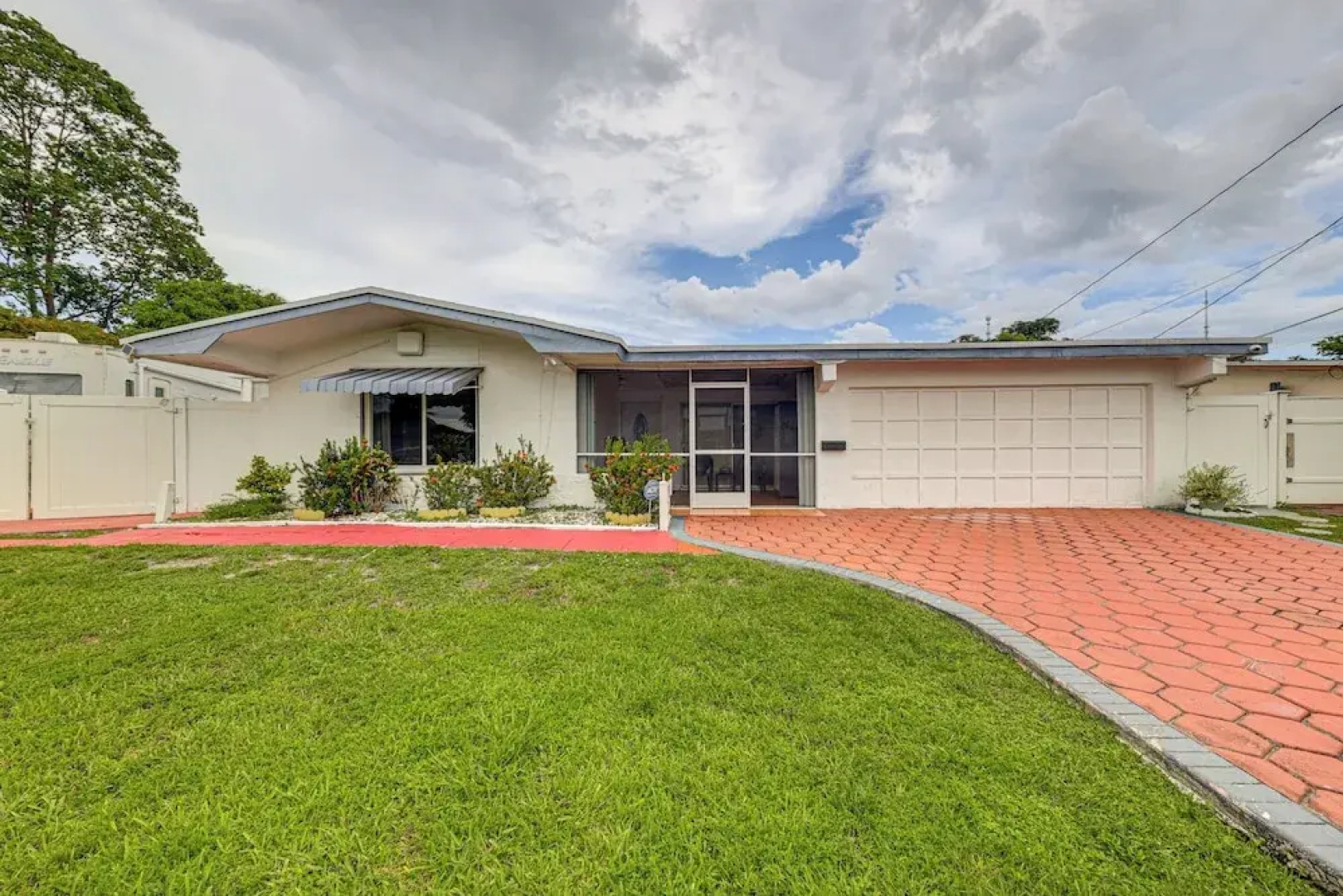 Canal-front Gem w/ Pool: 3 Mi to Hard Rock Stadium
