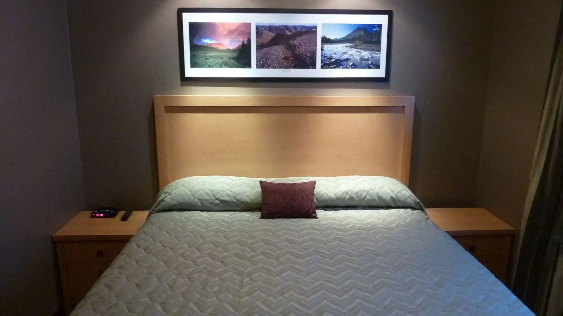 Woodlands Inn & Suites