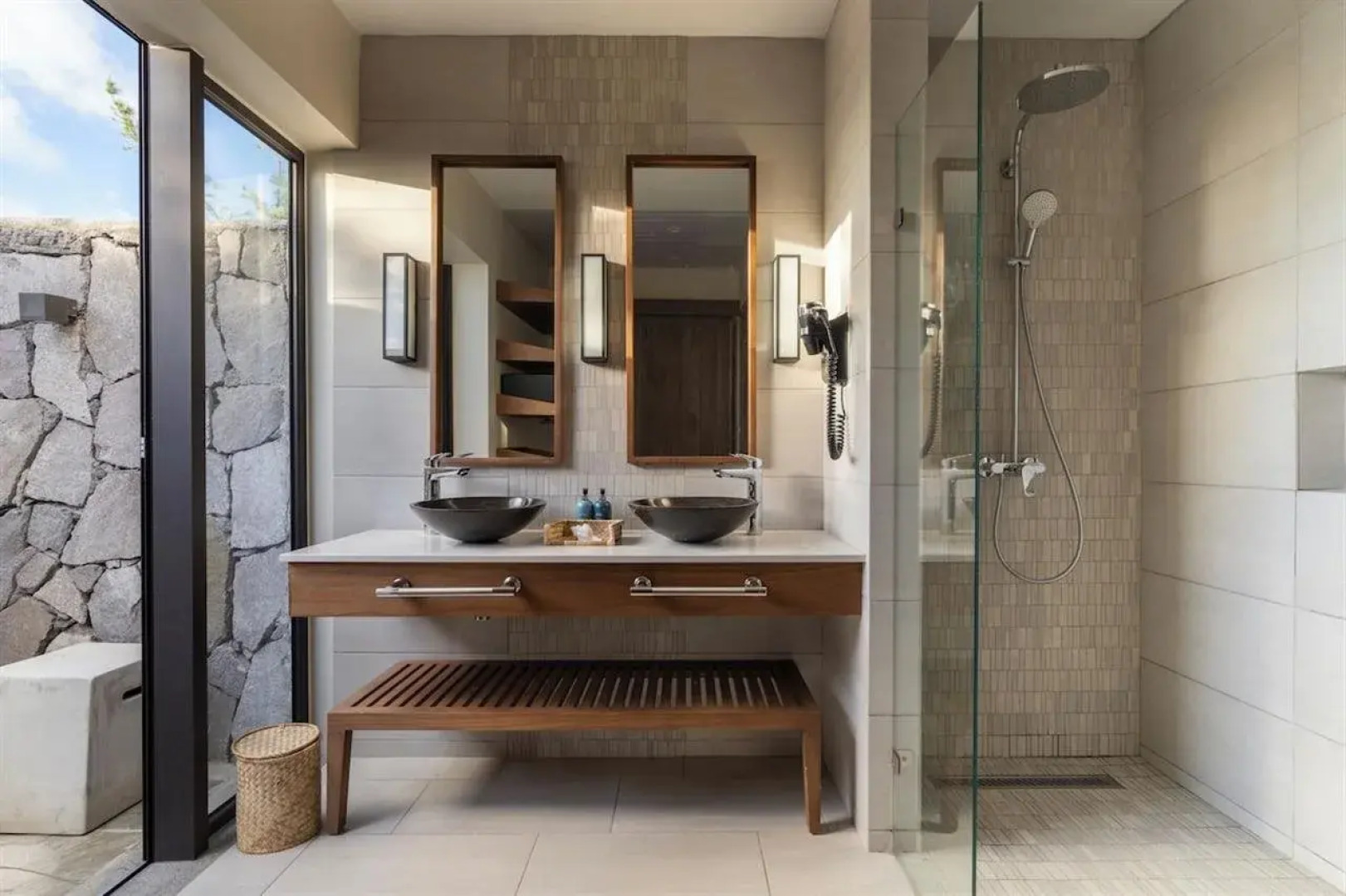 Constance Tekoma. Rodrigues