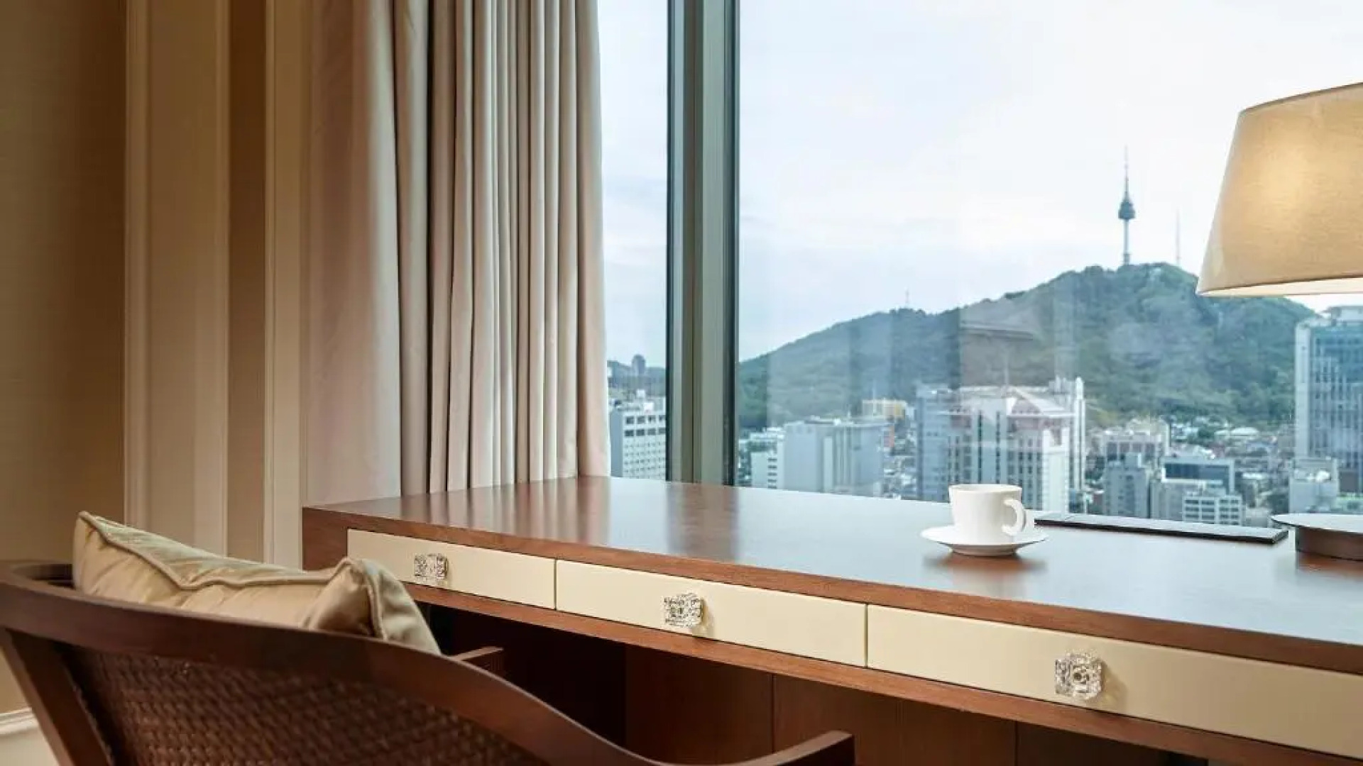 Lotte Hotel Seoul Executive Tower