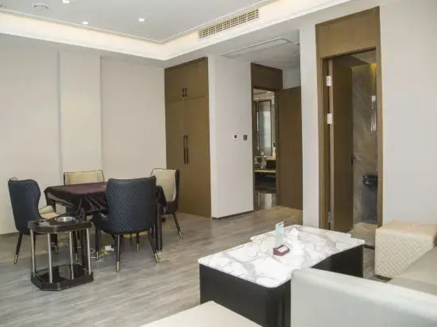 Longchang Jingu Hotel