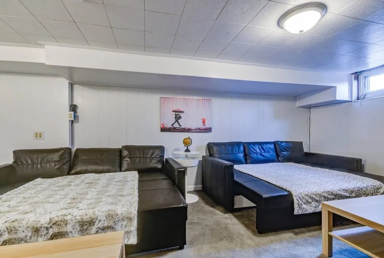 Modern Townhouse w/ Pool Table by Cozysuites