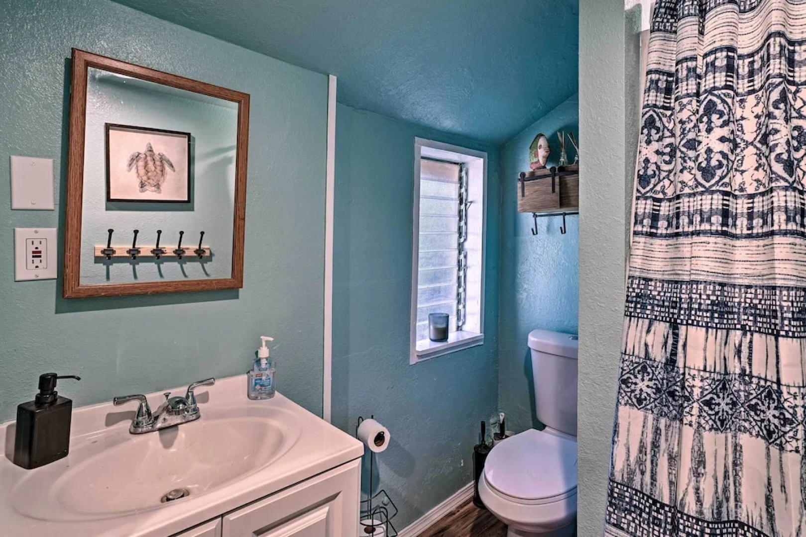 Cozy, Pet-friendly Mtn Cabin: 1 Mi to Lake Gregory
