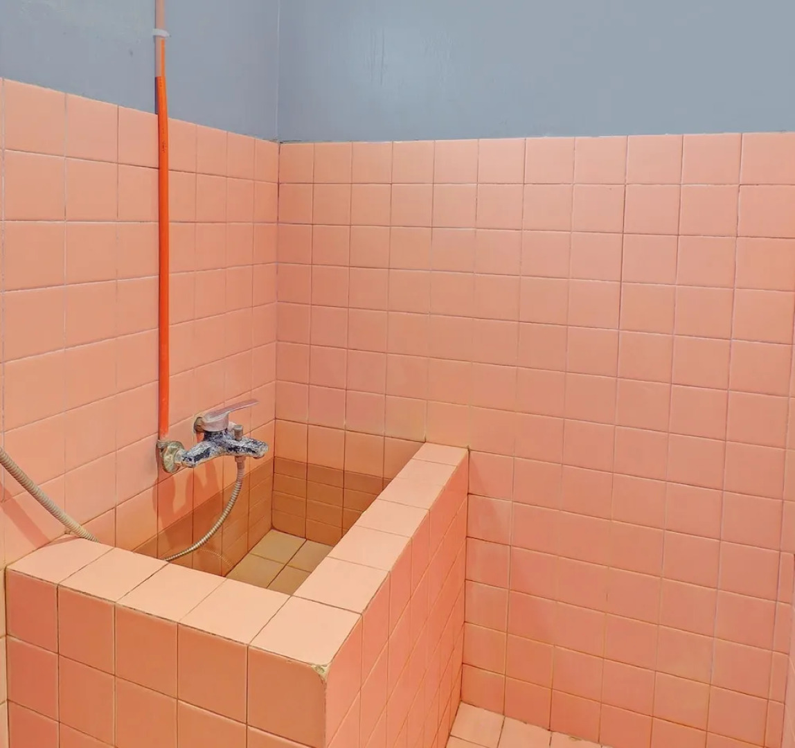 SPOT ON 92028 Hotel Surya Near Pelabuhan Gilimanuk