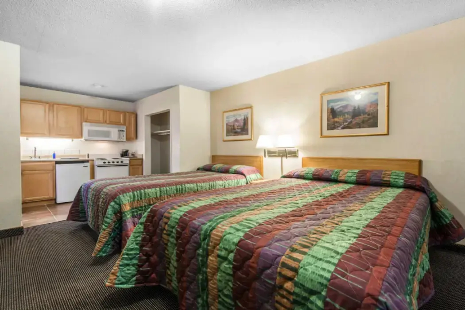 Rodeway Inn & Suites