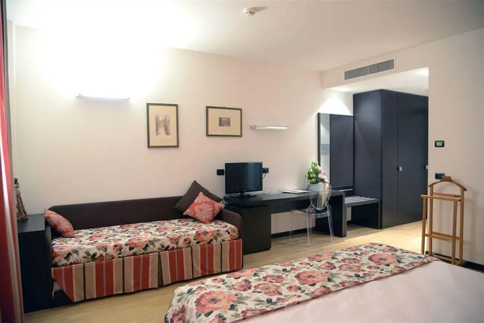 Continental Urban Art Hotel