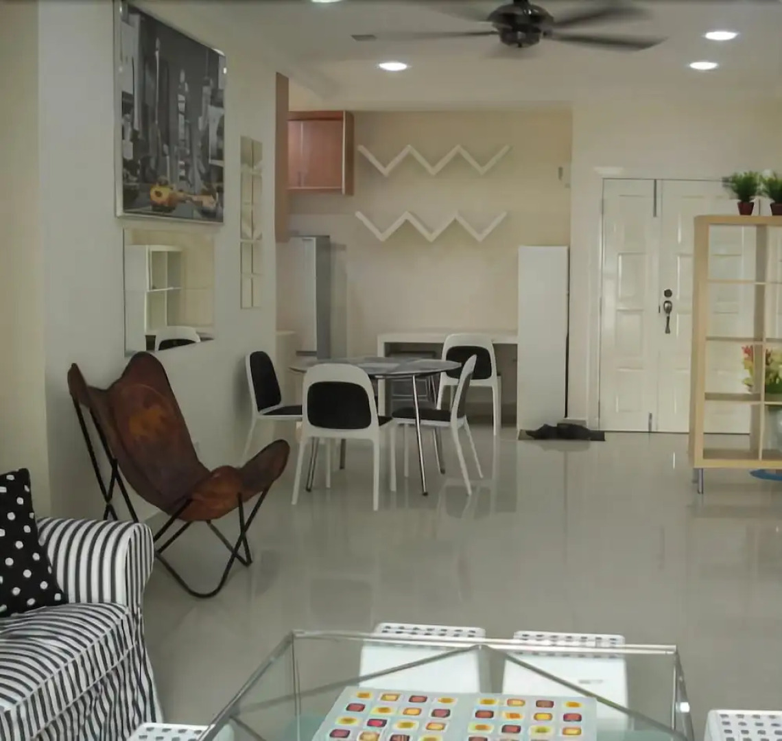 8 O Clock Lodge Condo Bandar Utama