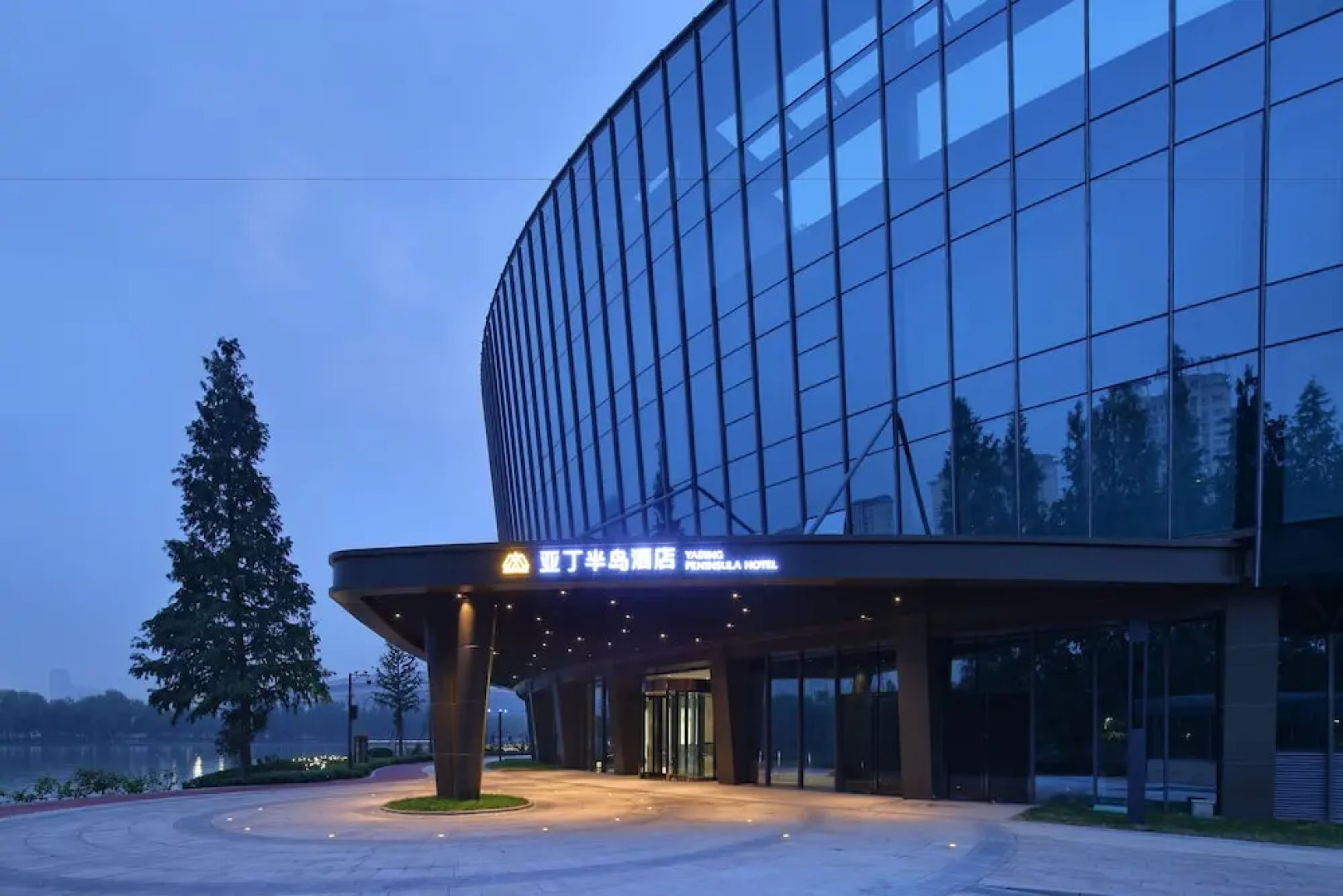 Yading Peninsula Hotel