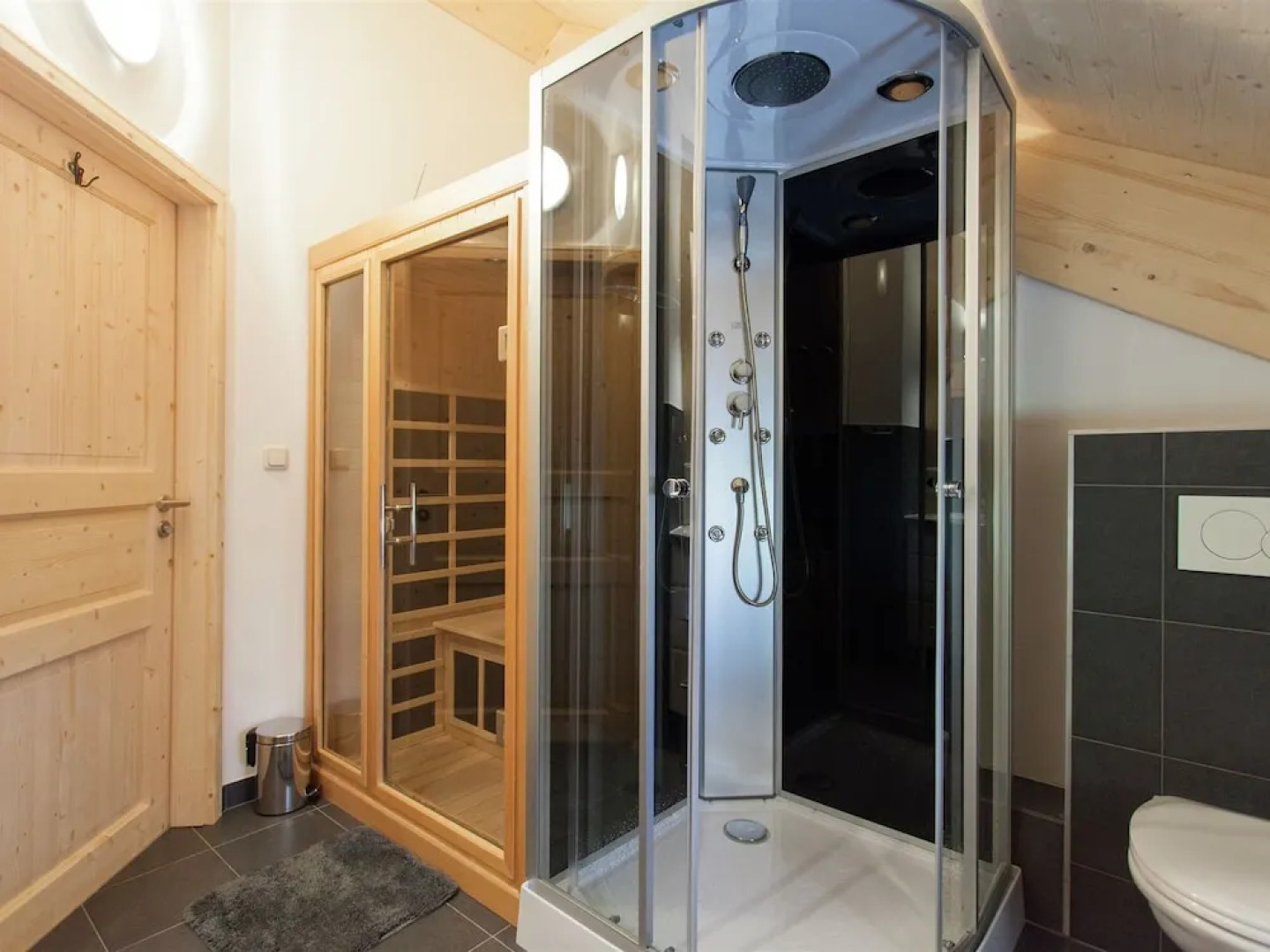 Wooden Chalet with Wellness Centre in Hohentauern