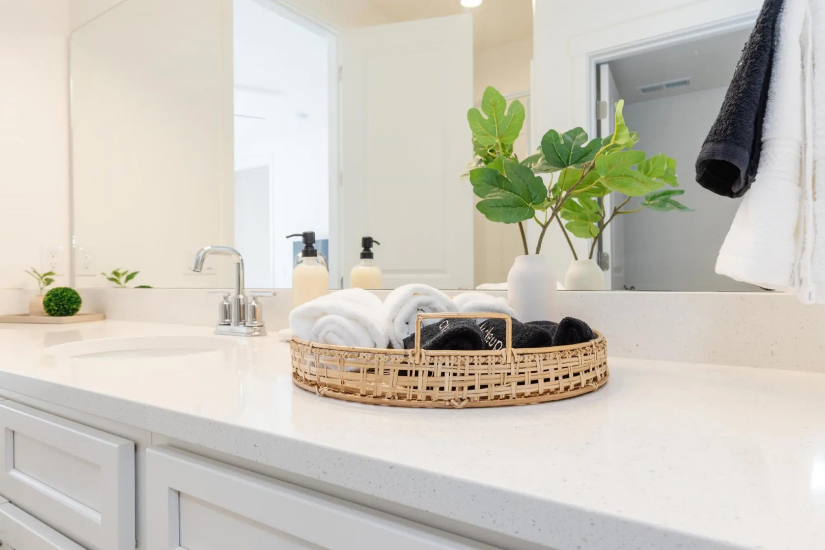 New Designer Townhome w Trailer Parking Games