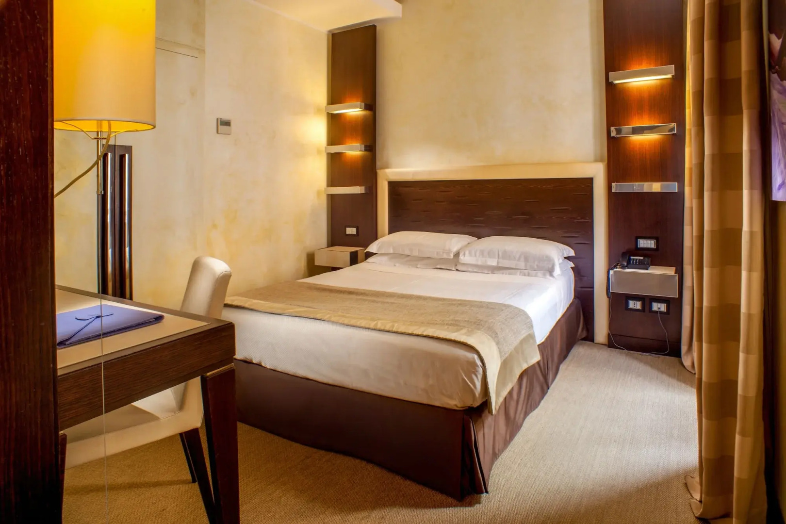 Les Fleurs Luxury House