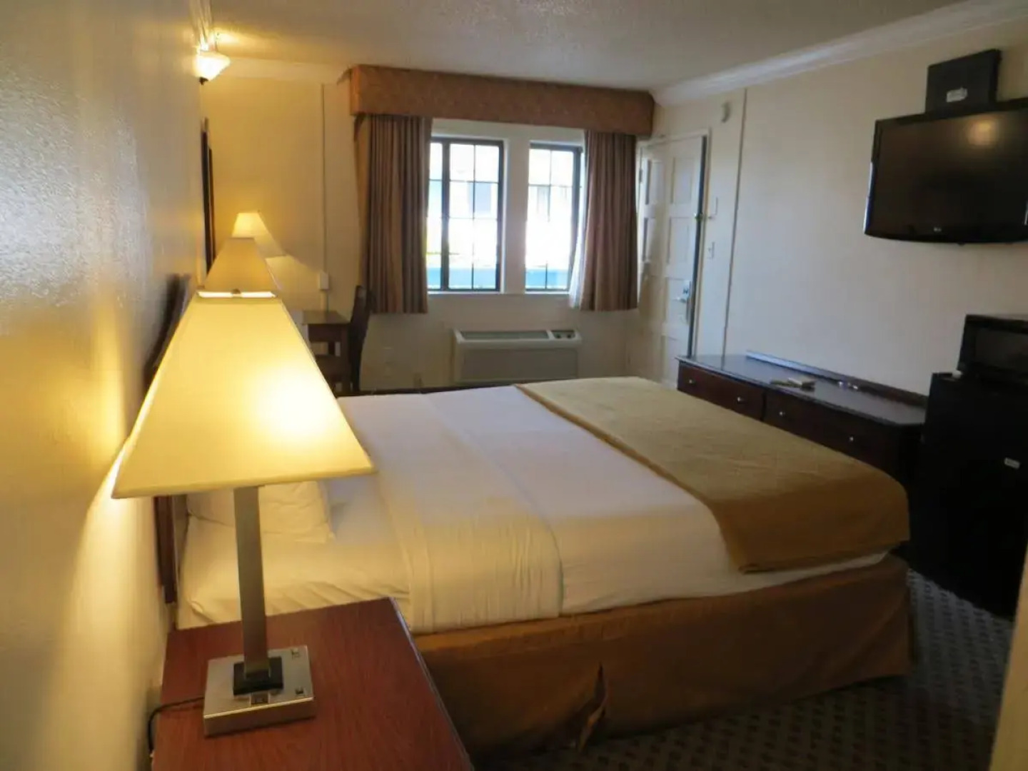 Arbor Inn Monterey