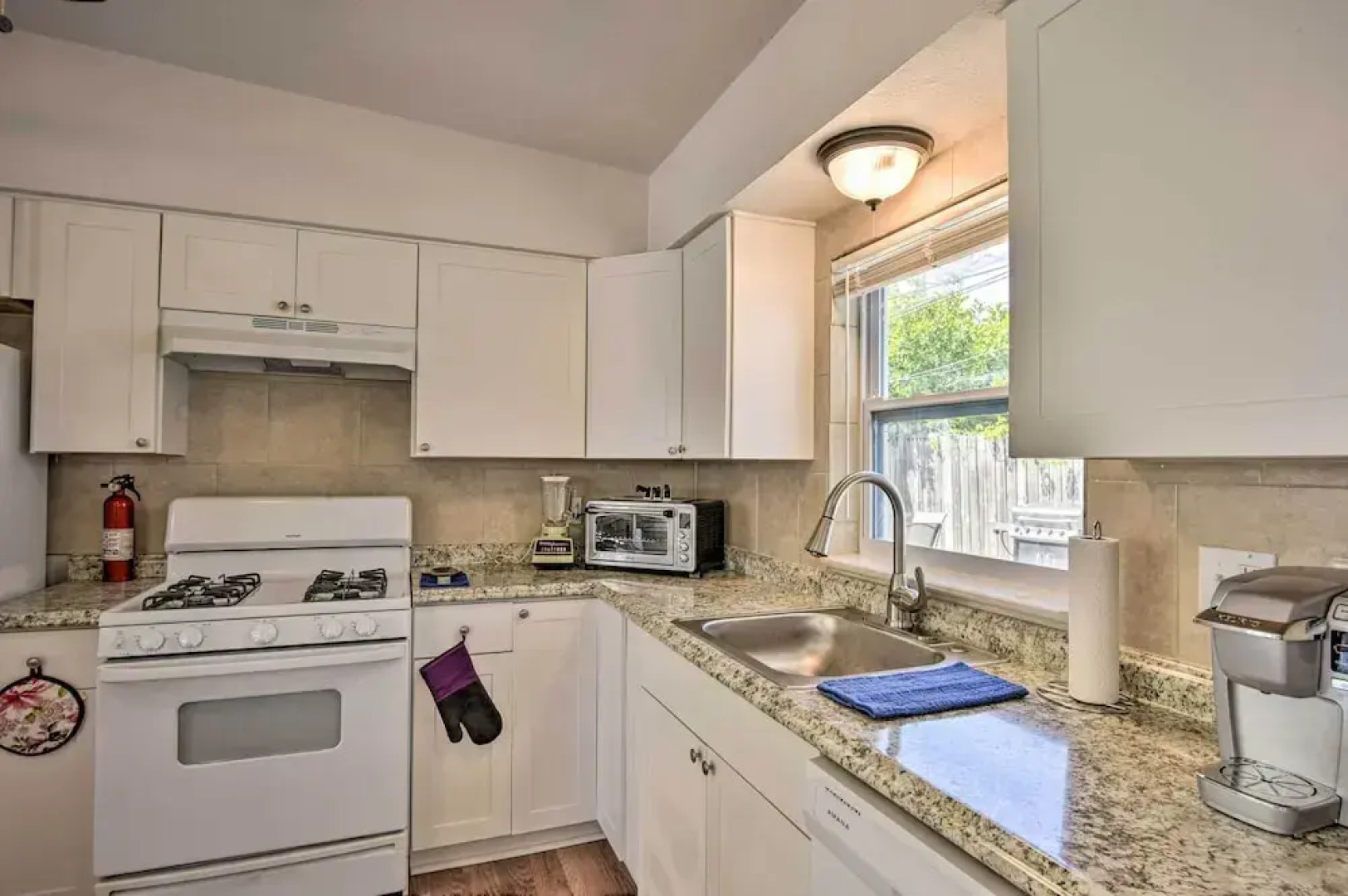 Sunny Cocoa Beach Home: Walk to Sea + Attractions!