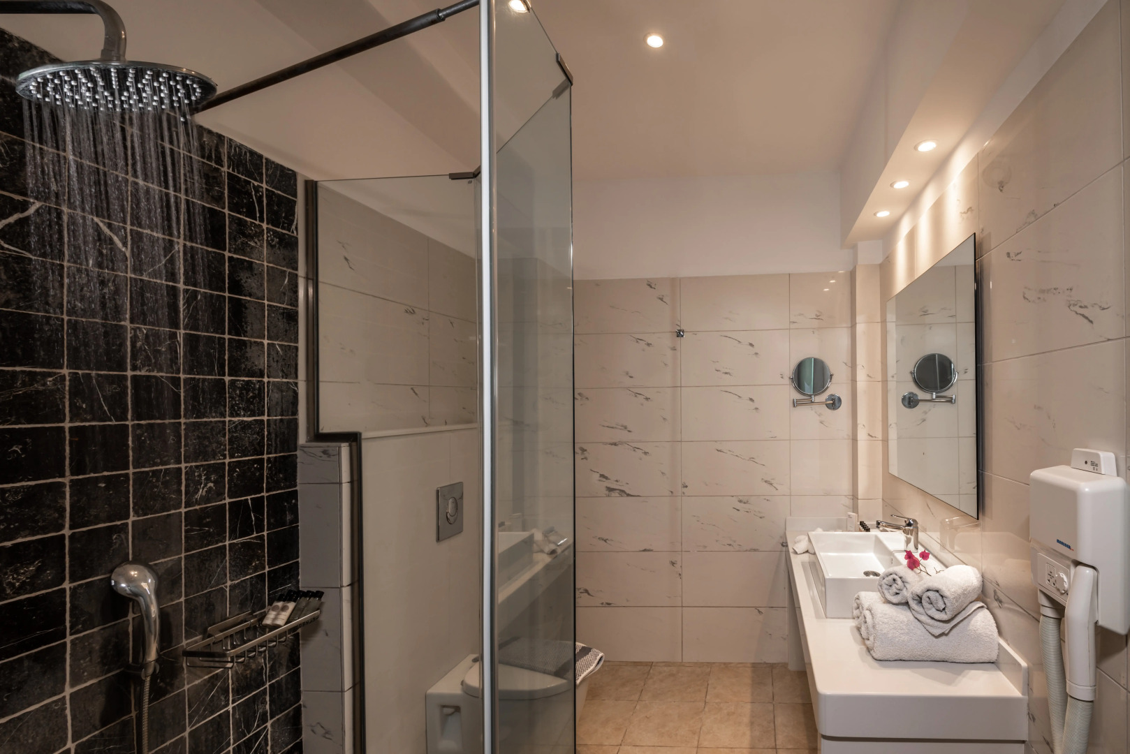 Splendour Hotel and Suites