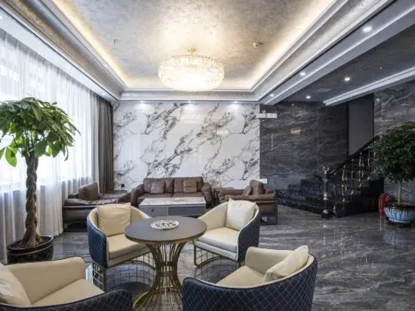 Heilongchen Business Hotel (Heihe Railway Station)