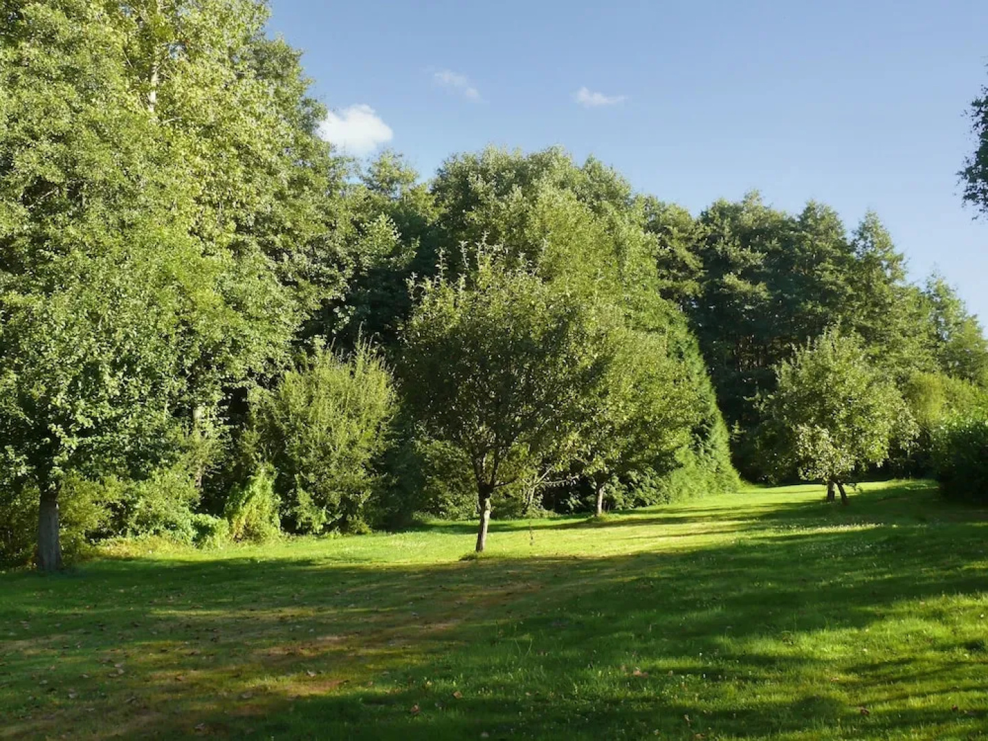 House With 2 Bedrooms in Lourdoueix Saint-pierre, With Wonderful Lake