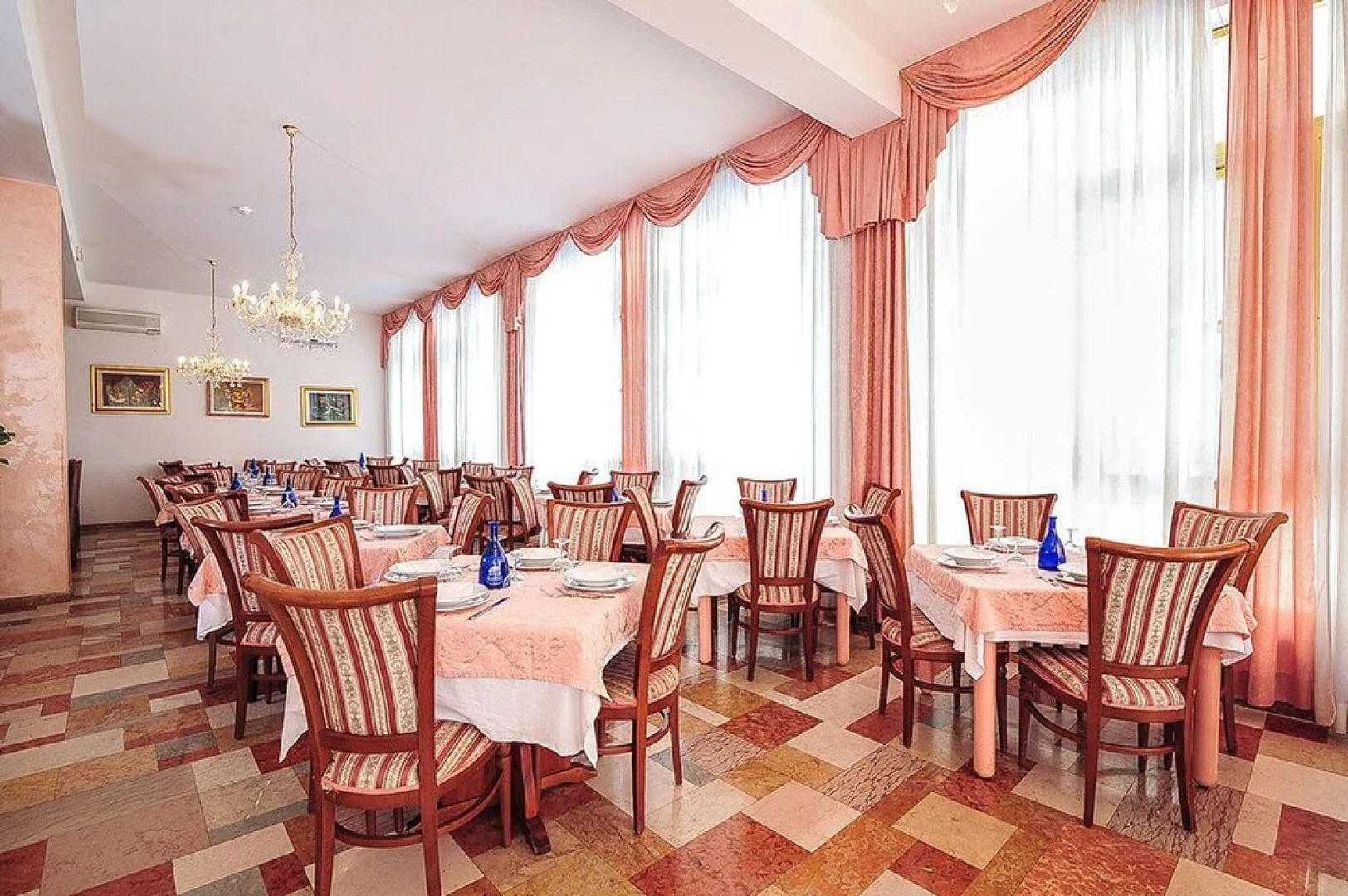Hotel Reve