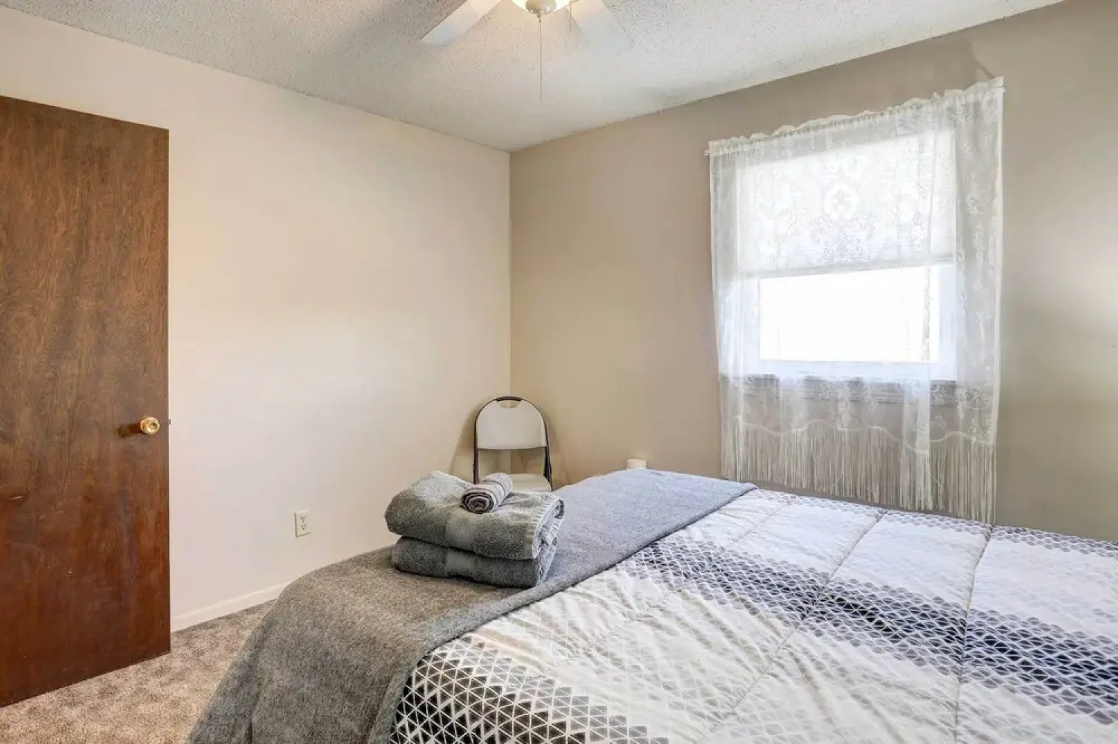 Pierre Vacation Rental - 9 Mi to Oahe Dam!