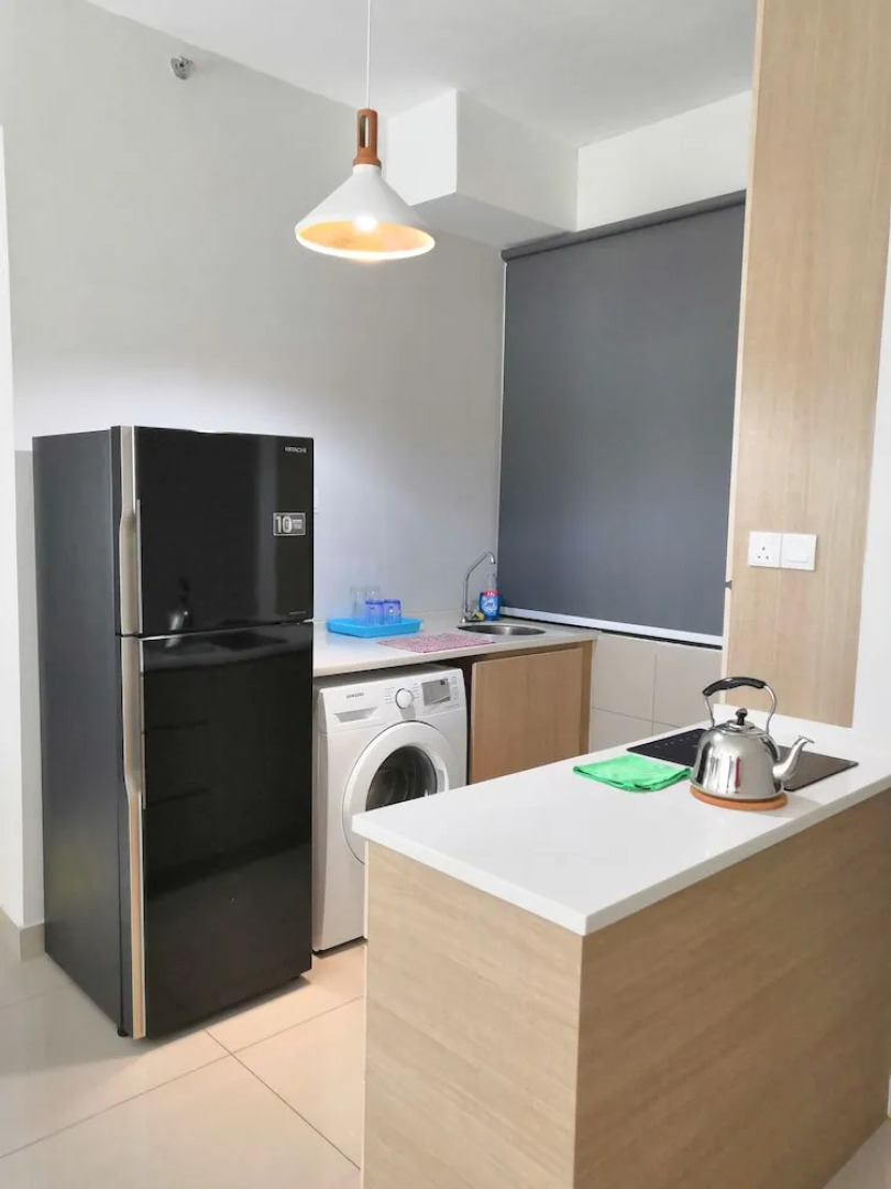 Univ 360 Cozy Apartment with Pool View