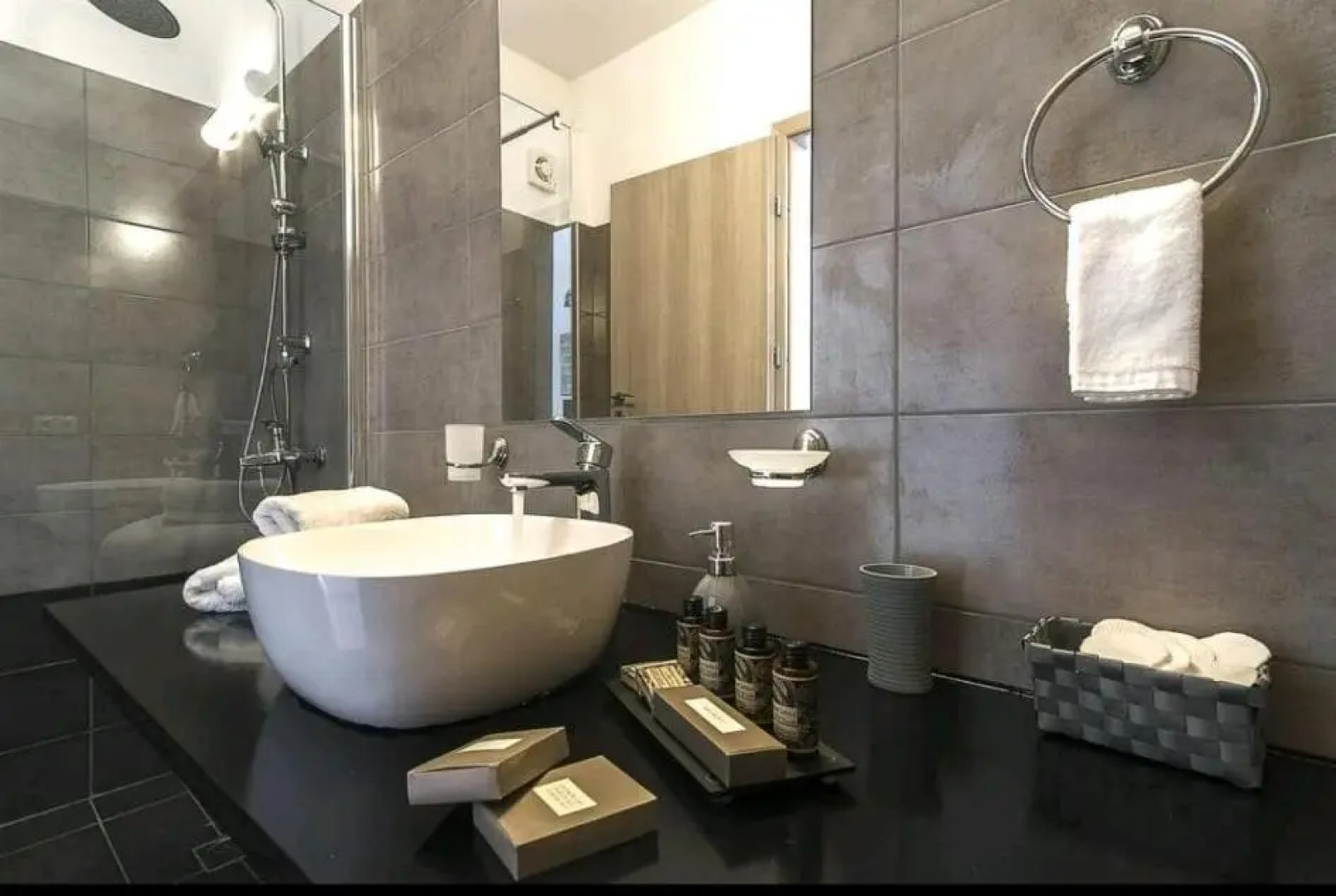 Avalon cosy apartments Kiku studio for 2 with shared swimming pool