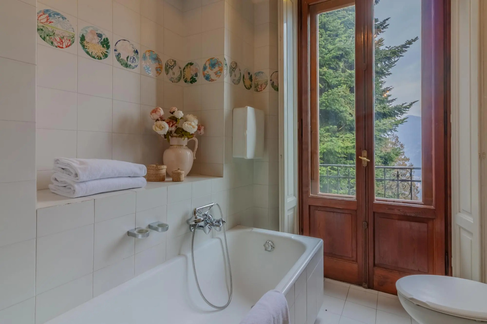 Family Villa with Stunning Lake View by Wonderful Italy