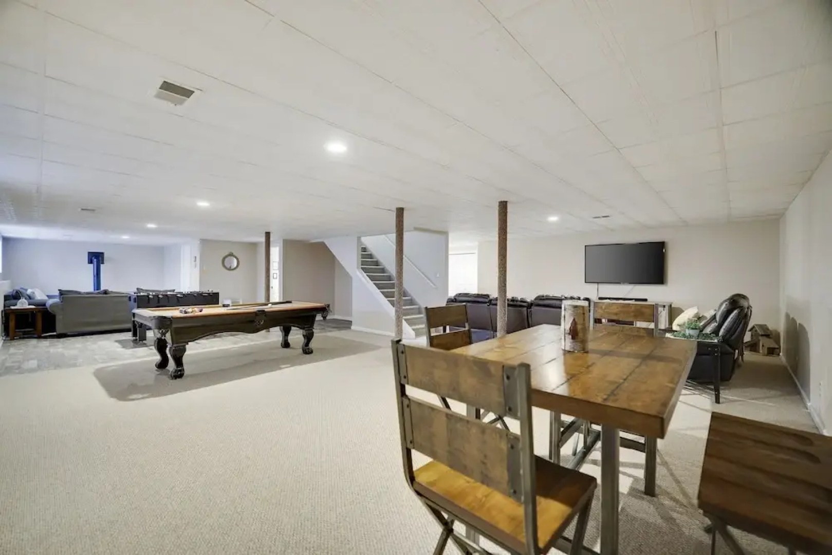 The Nest at Pinecrest by Avantstay Hot Tub Spacious Deck Game Room Fire Pit