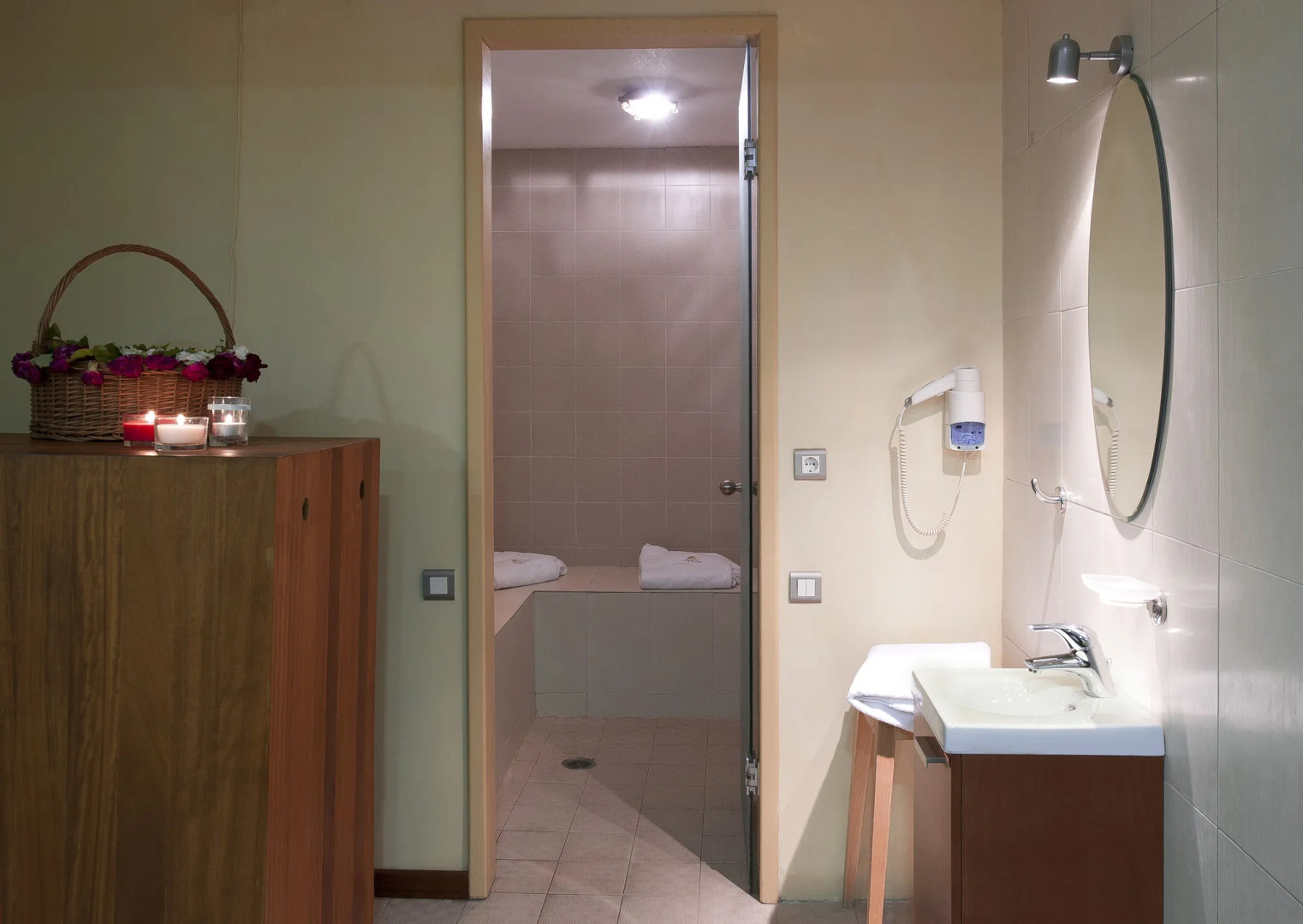 Efplias Hotel Apartments and Suites