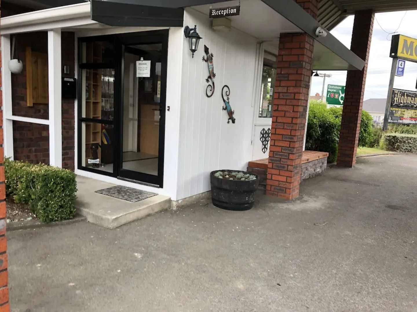 The Highwayman Motel