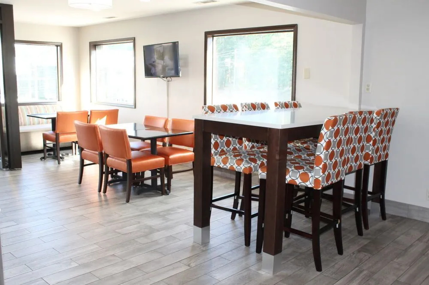 Super 8 - Locust Grove