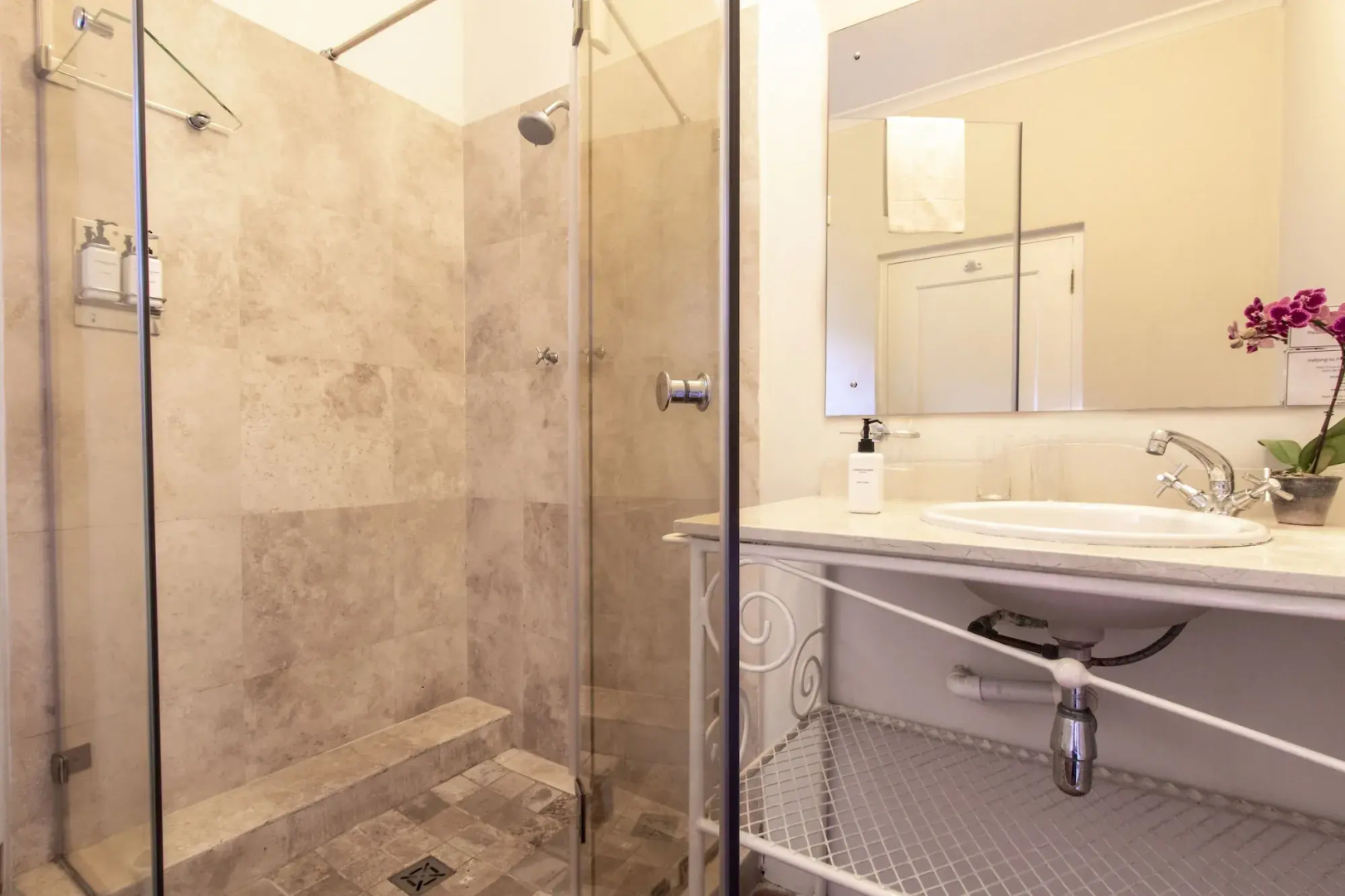 Auberge Burgundy Guest House