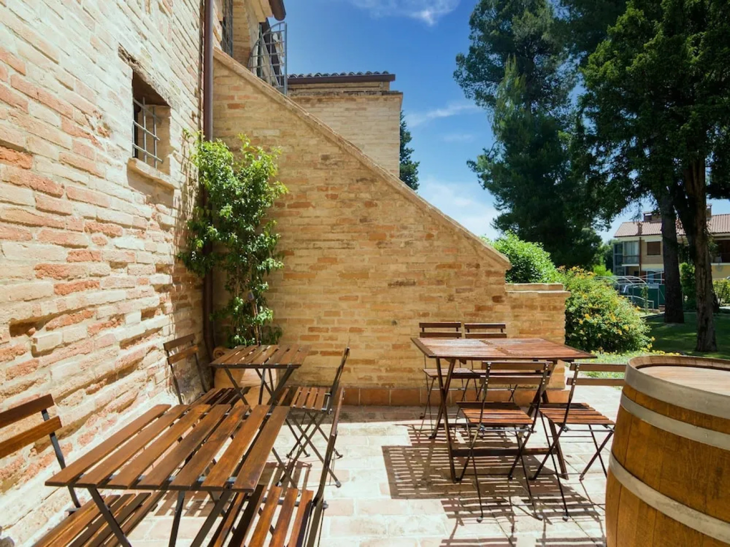 Stunning Apartment in Mombaroccio Near Metauro River