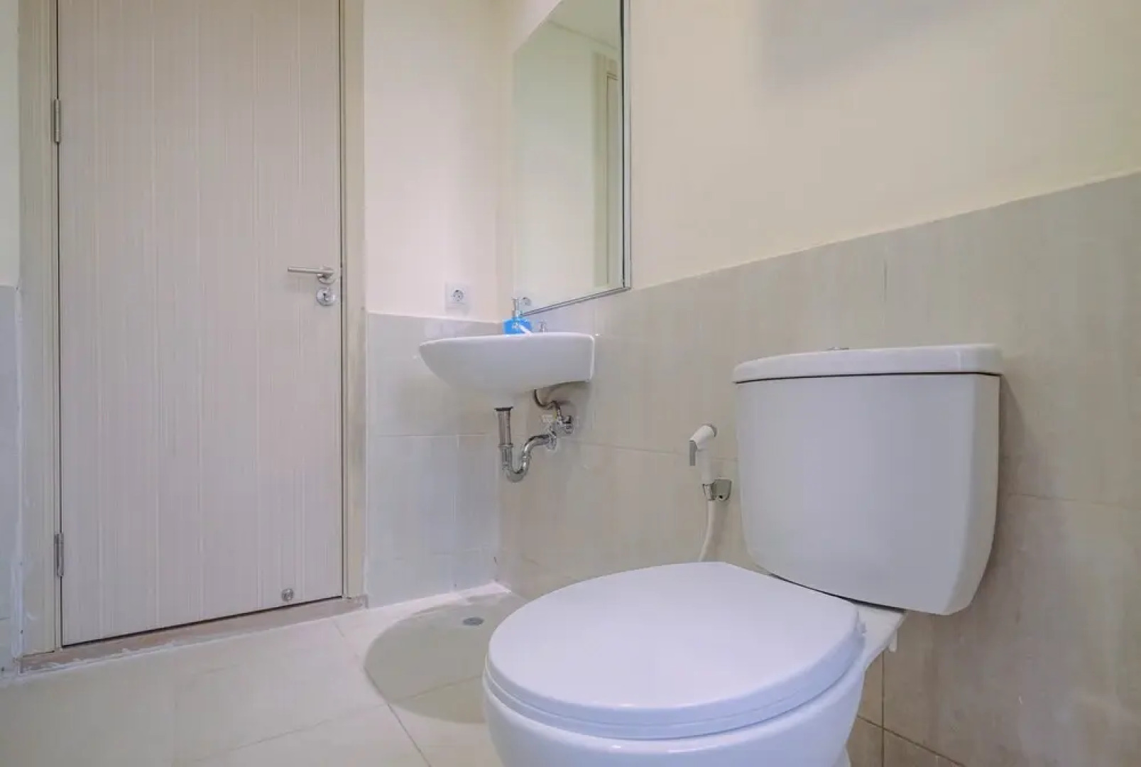 Comfort and Strategic 3BR Meikarta Apartment