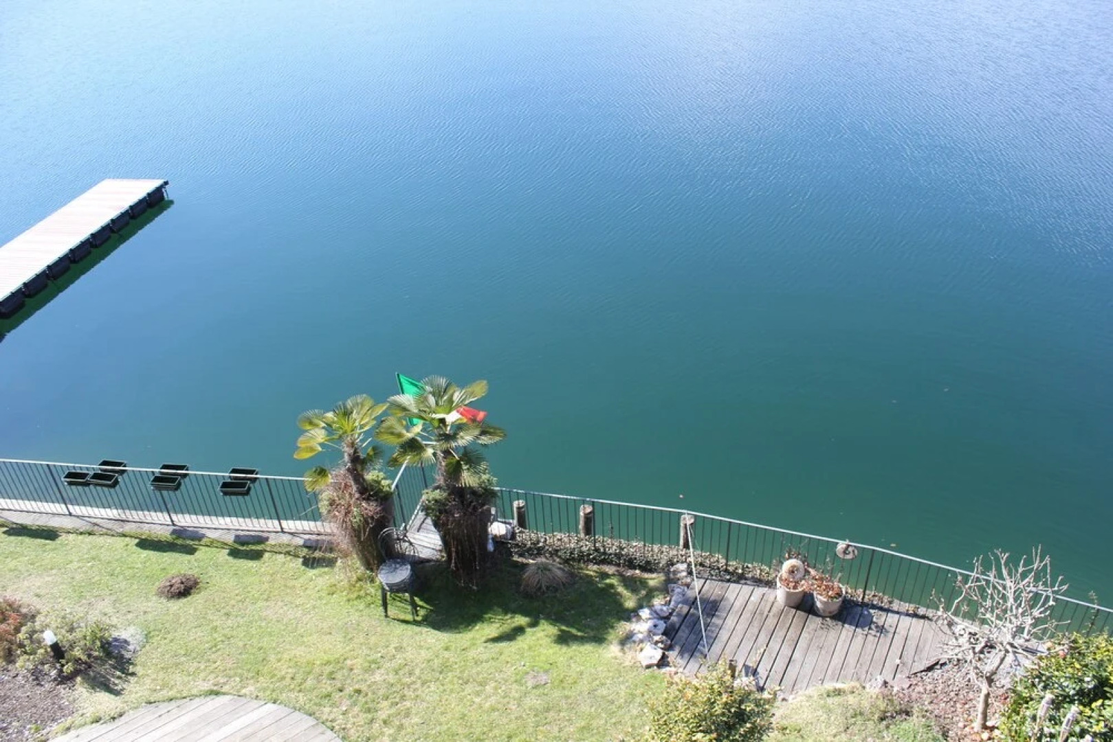 Lakefront Apartment With Spectacular Views