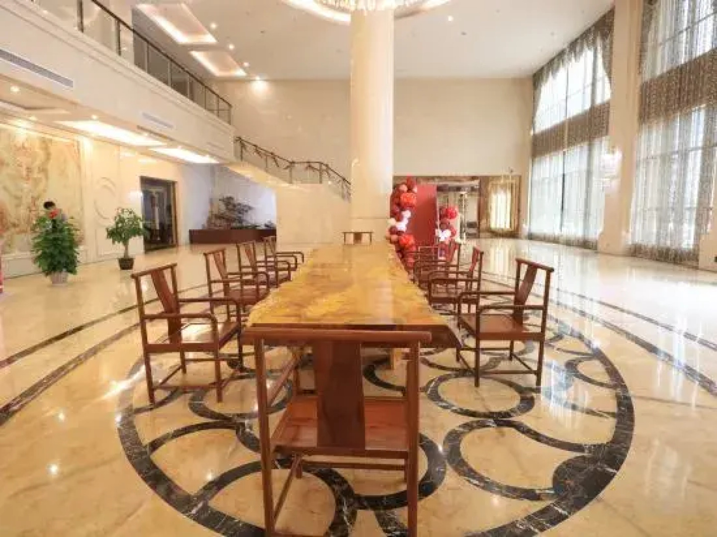 Bi Shui Lan Tian Grand Hotel