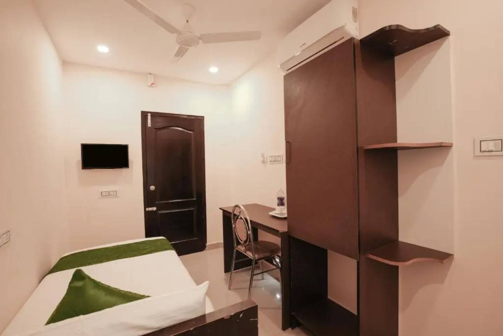 Treebo Trip Zion Plaza