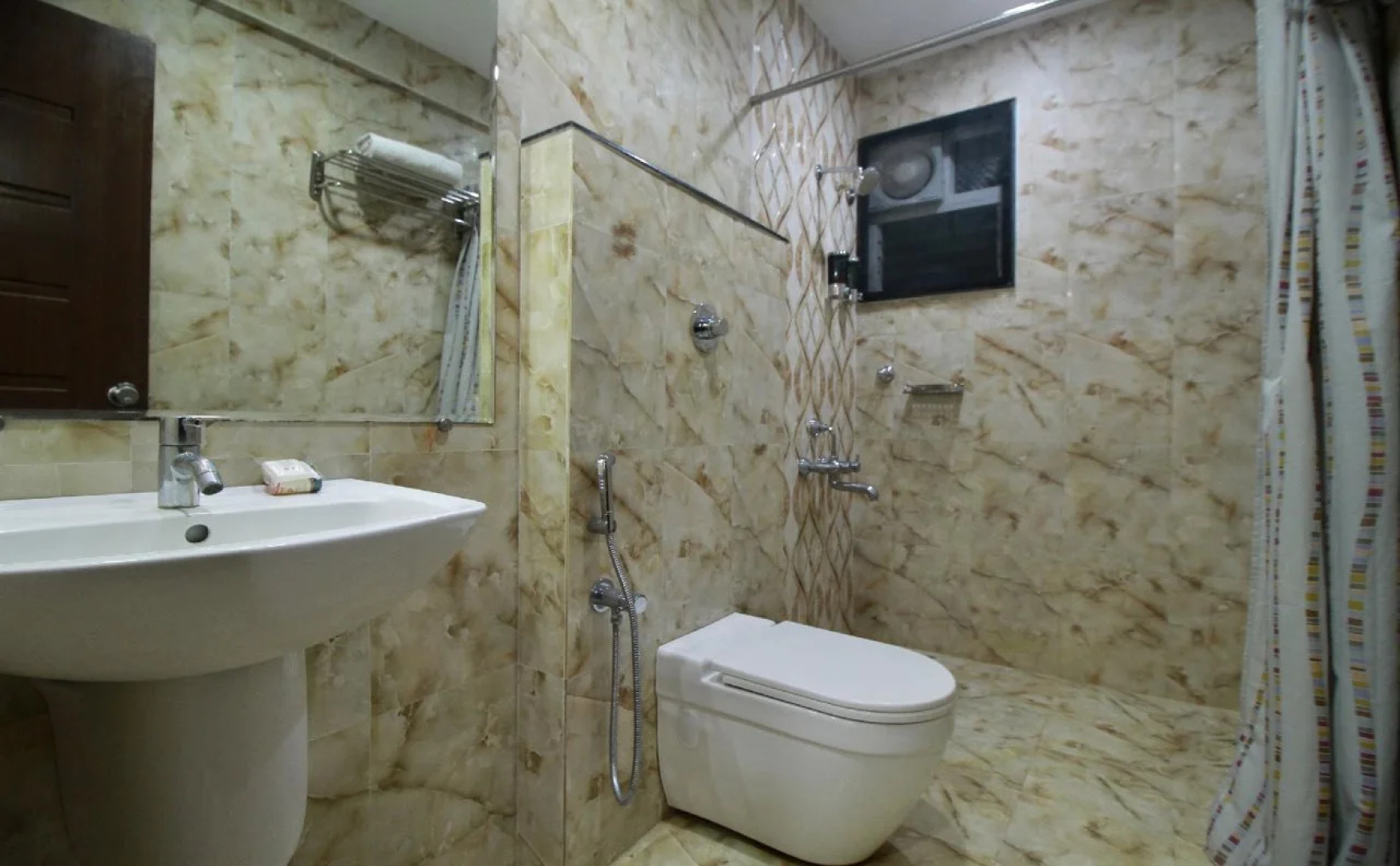 Capital O 22439 Ratna Forever