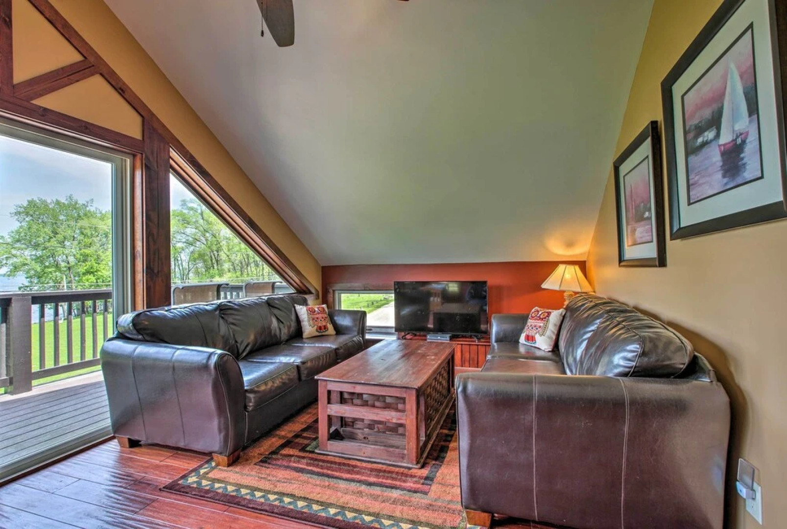 Waterfront Lake Koshkonong Home w/ Pier & Fire Pit