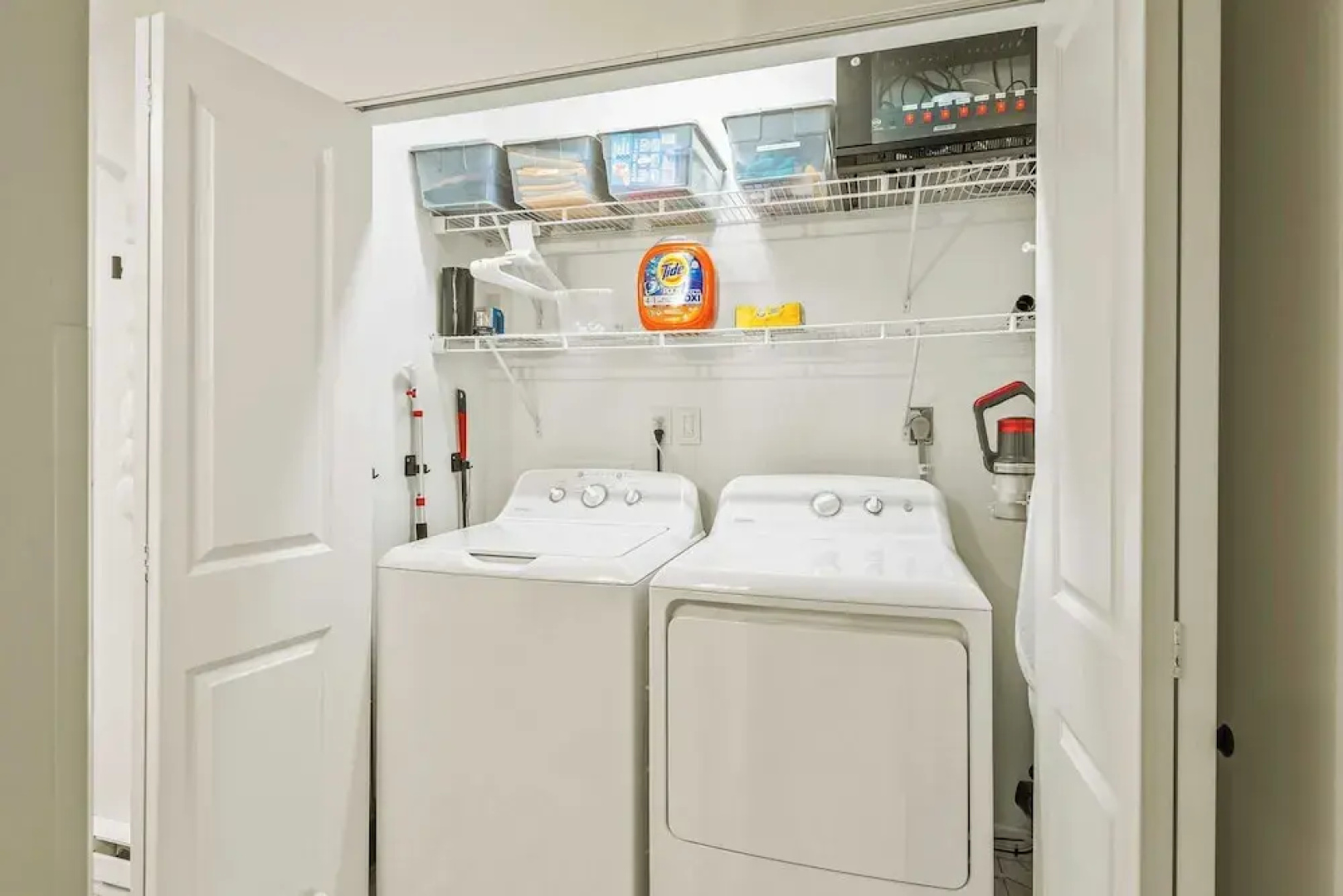 Hot Tub, Lake Access + Community Amenities Somerset Lodge by Avantstay