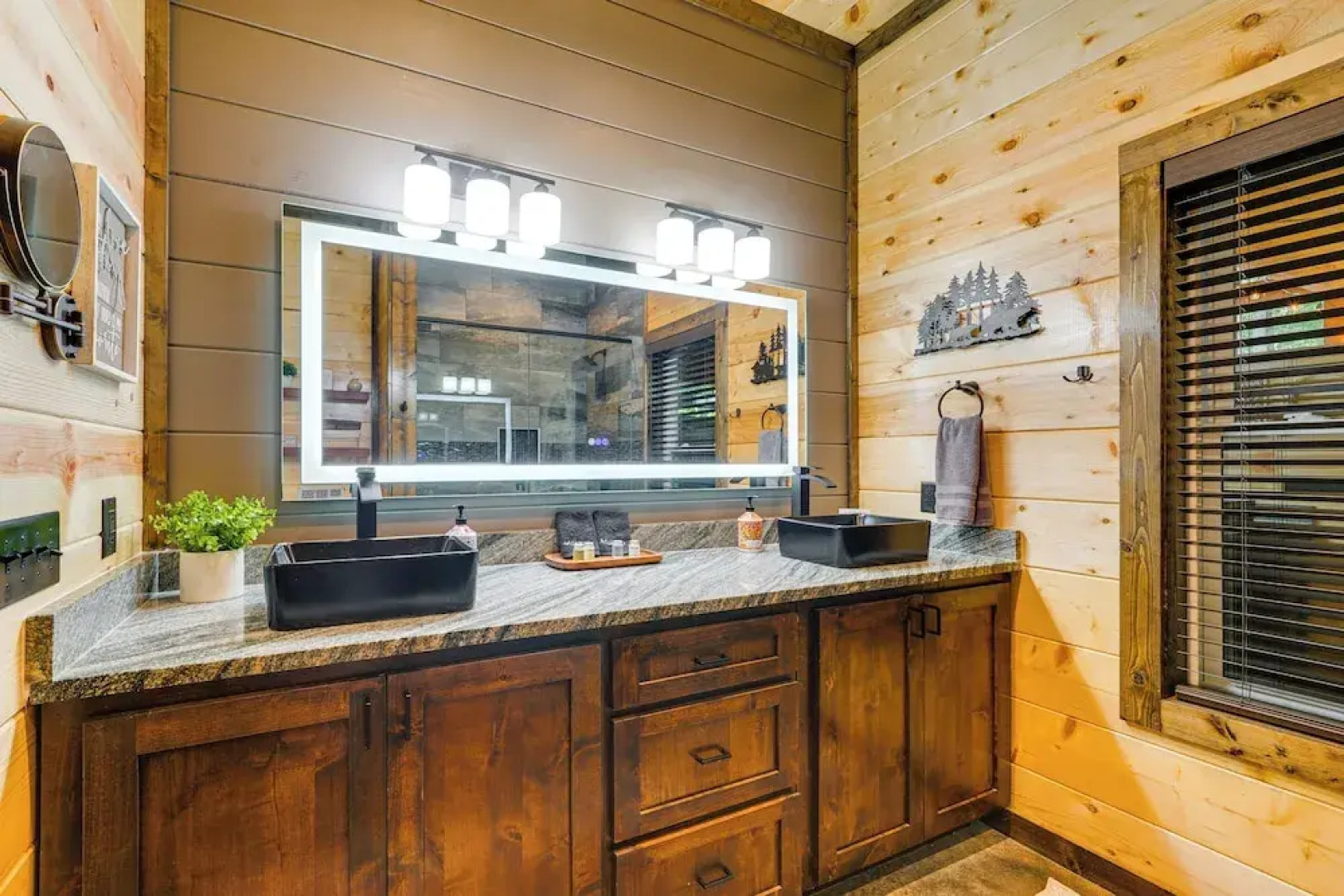 Broken Bow Cabin Near Choctaw Casino: Hot Tub!