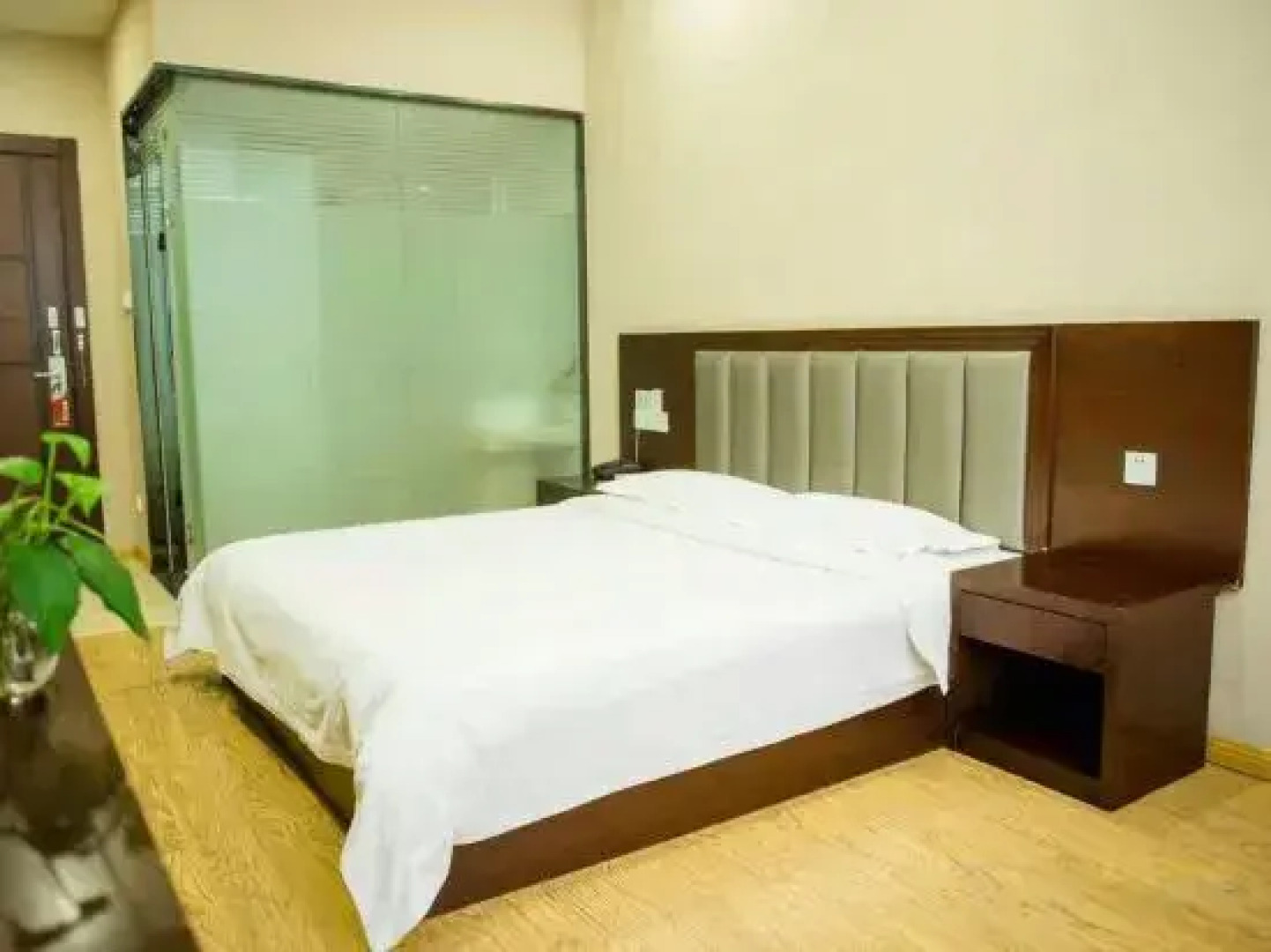 Ruihe Hotel in Lucheng City