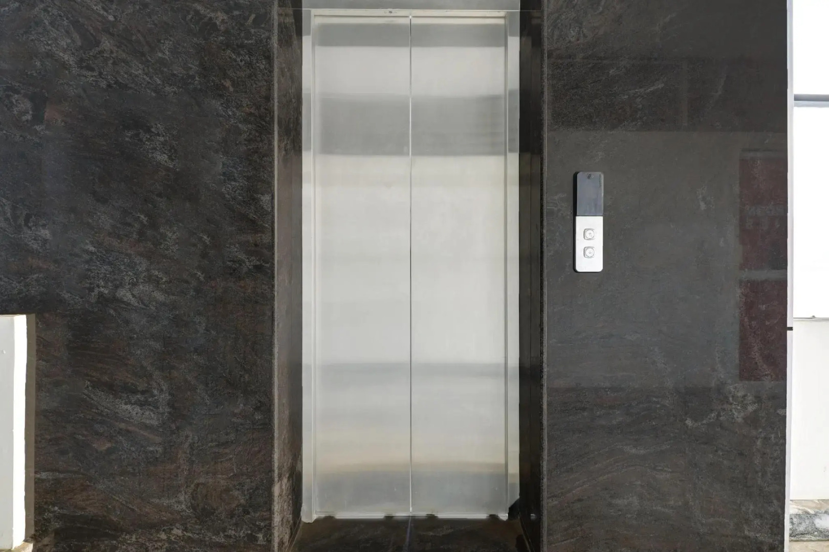 West Gate Inn & Suites By OYO Rooms