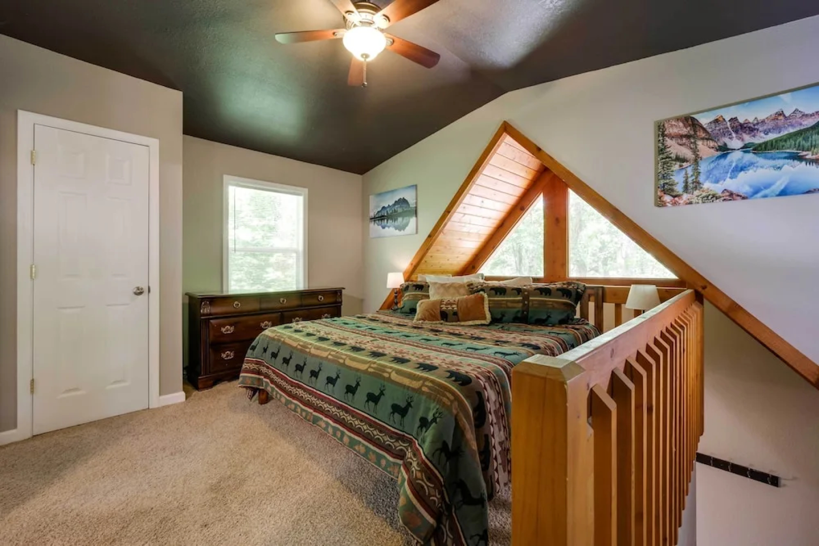 Cozy Whittier Cabin + Yard & Hot Tub, Pets Welcome