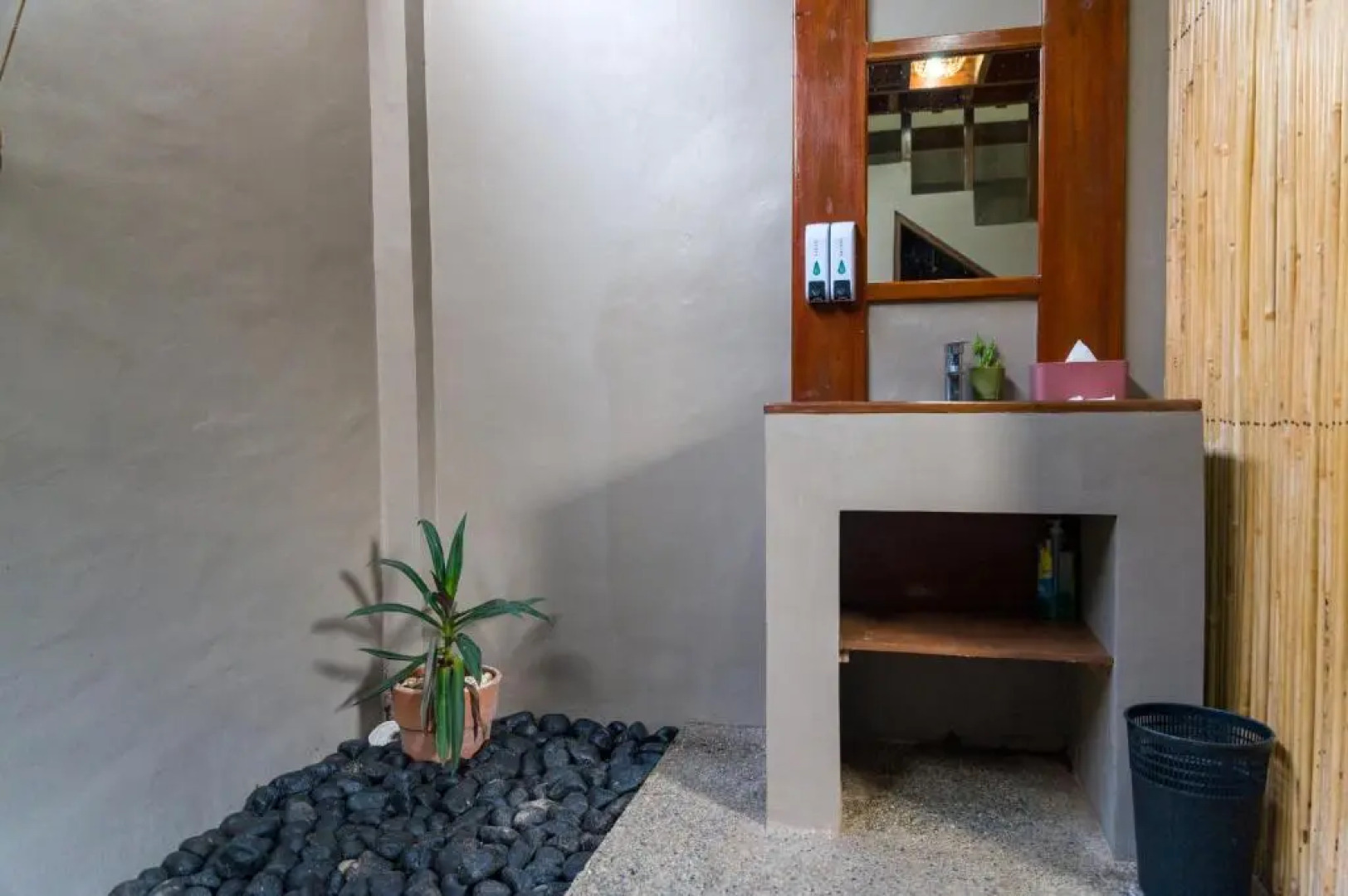 Nakabalo Guesthouse & Restaurant