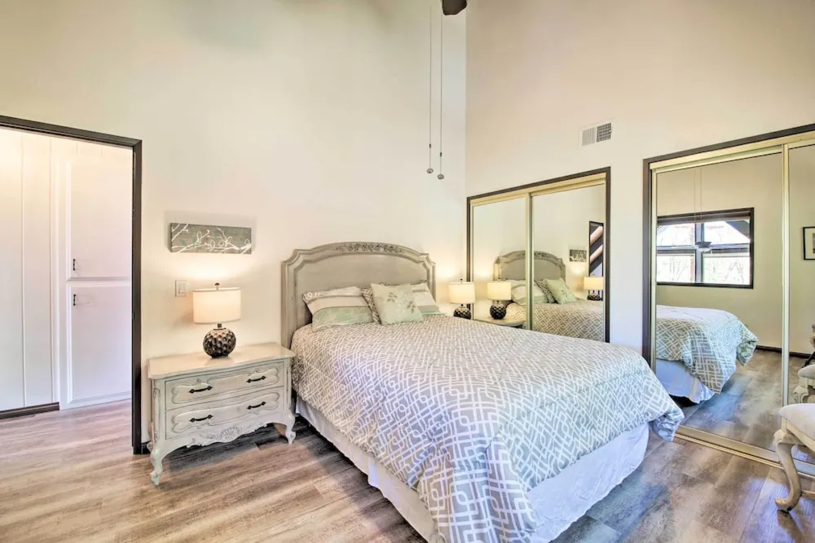 Bikes + Game Room: Lovely Lake Arrowhead Home!