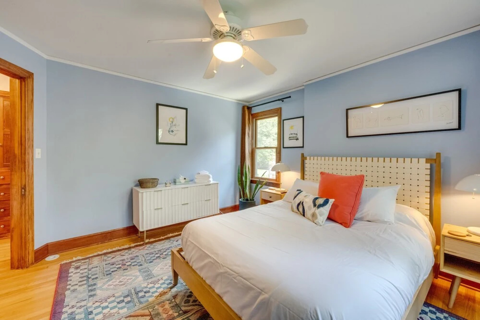 Ferndale Gem, Walk to Stores & Restaurants!