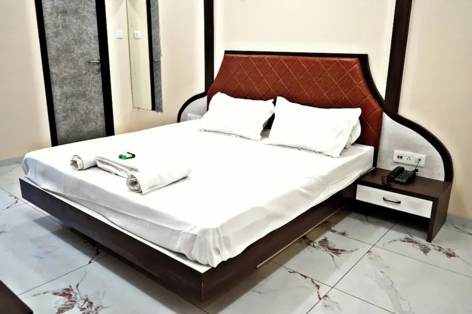 Hotel Shubhaarambh Khandwa