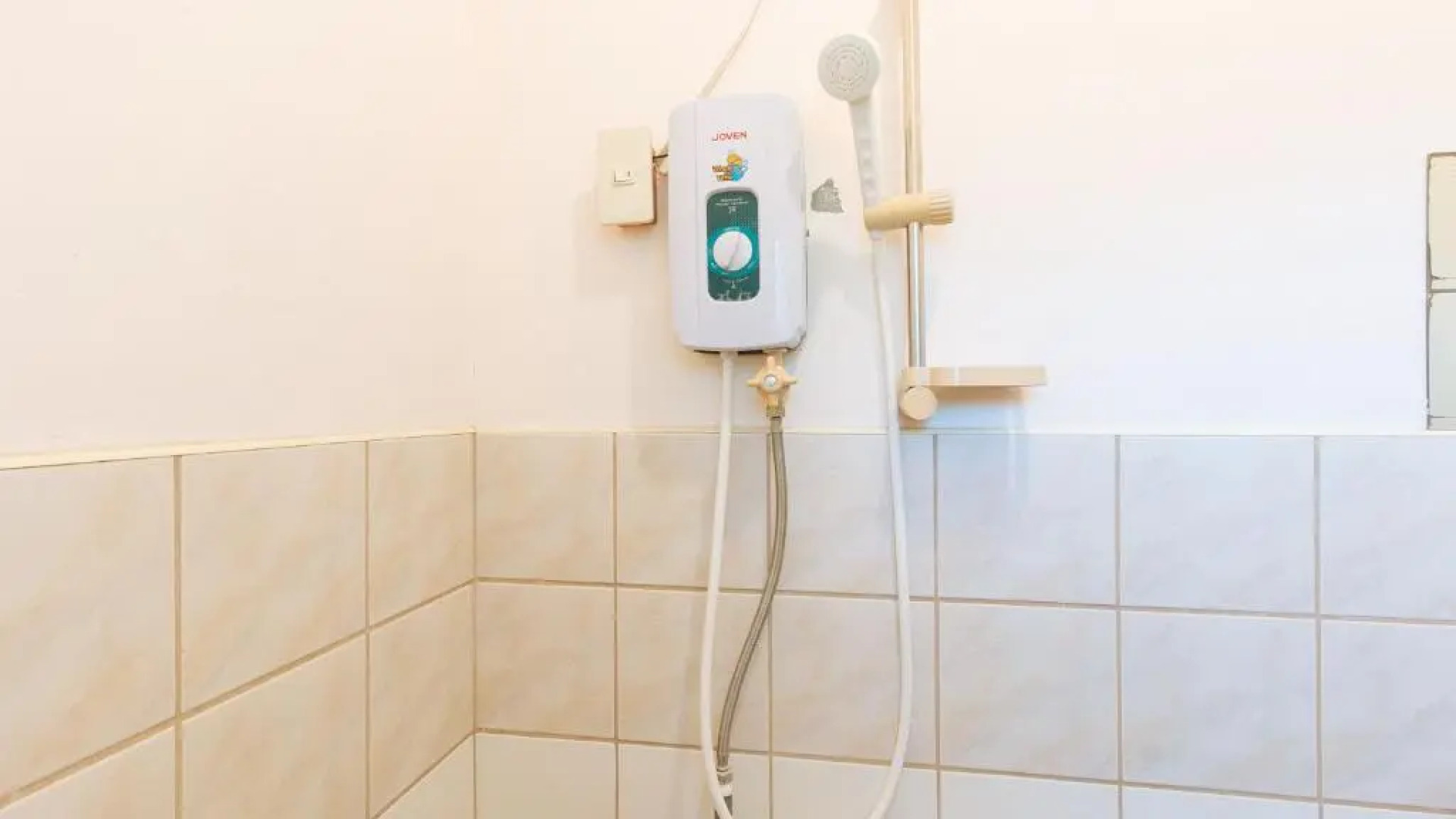 RedDoorz Hostel @ Megans Paradisio Beach Resort