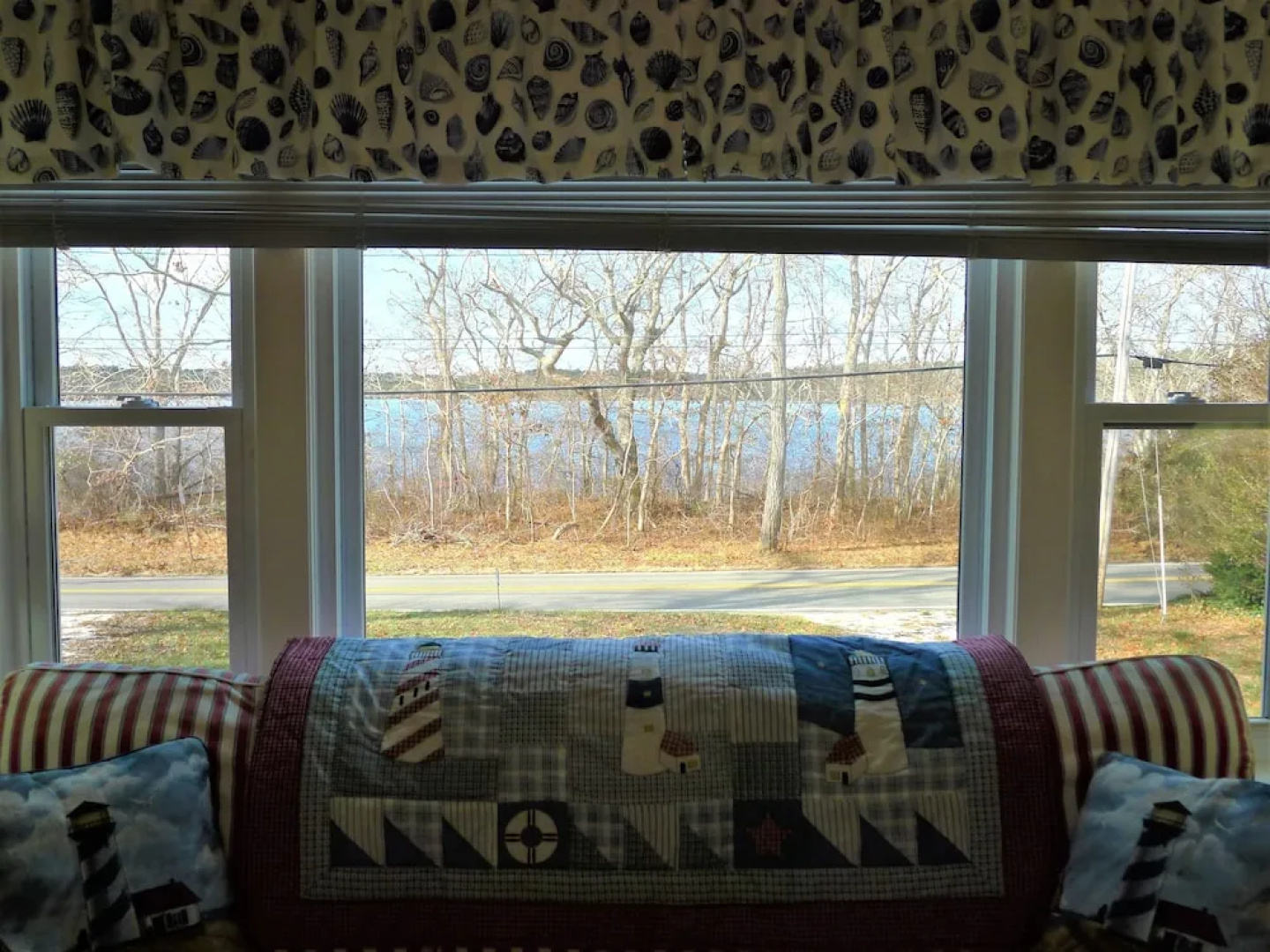563 Pleasant Lake - 4 Bedroom House