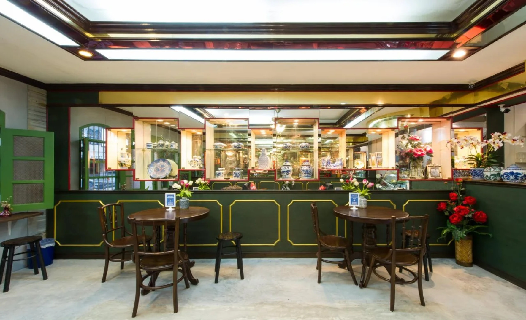 The Neighbors Hostel - Adults Only