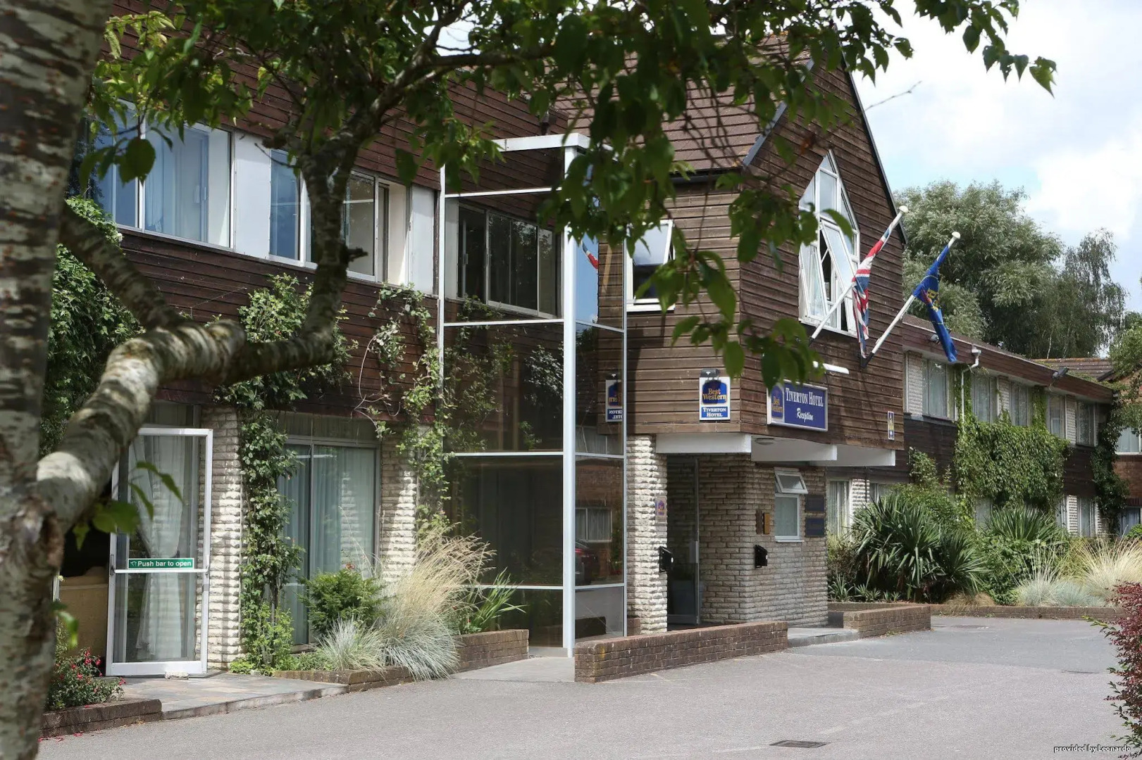 Tiverton Hotel Lounge & Venue